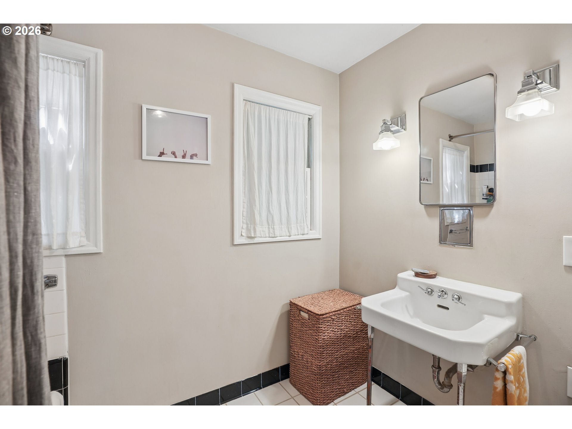 7211 Southwest Brier Place Portland, OR 97219 - Photo 11 of 30
