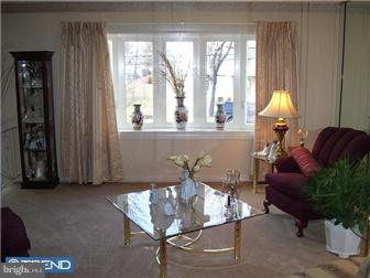 827 Newtown Road Warminster, PA 18974 - Photo 8 of 12 Living Room