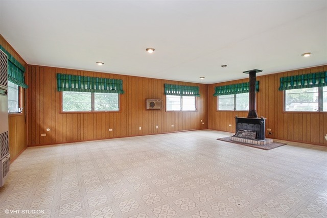 28 Tweed Road Fox Lake, IL 60020 - Photo 3 of 12