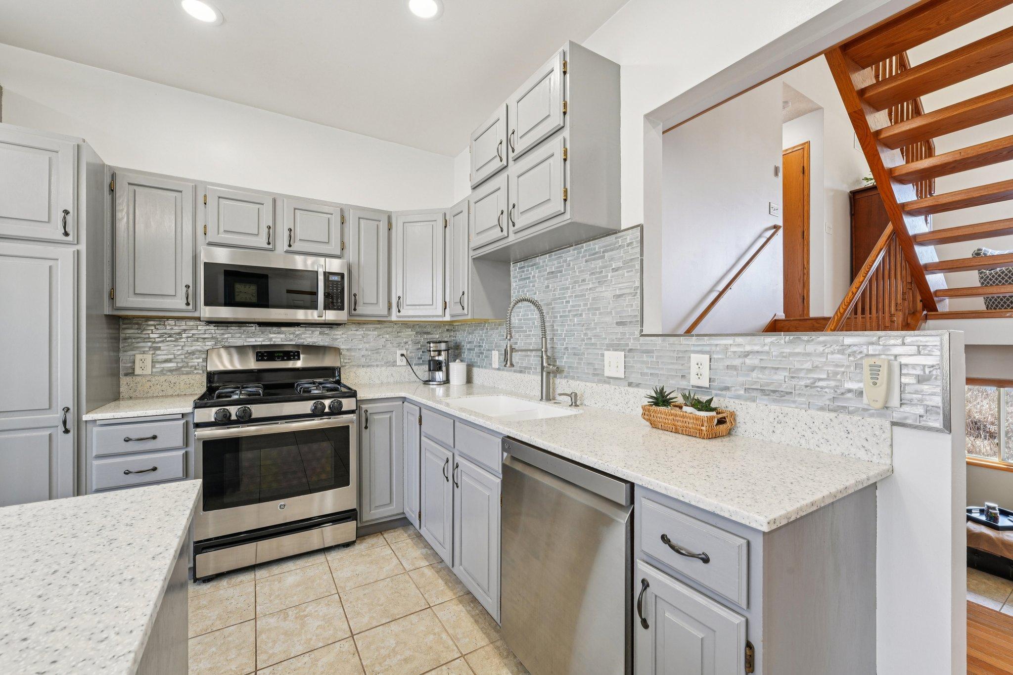 12137 88th Place North Maple Grove, MN 55369 - Photo 5 of 53