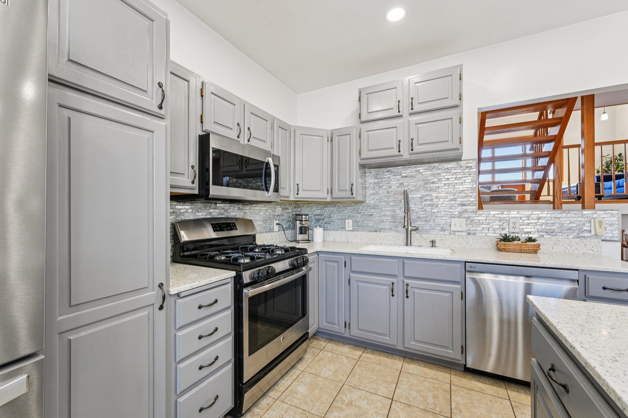 12137 88th Place North Maple Grove, MN 55369 - Photo 6 of 53