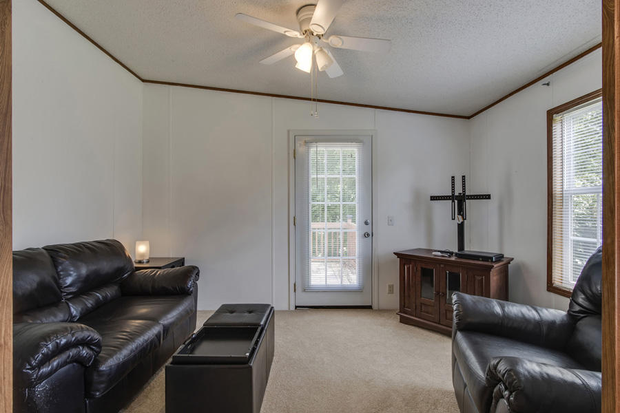 139 River Road Loudon, TN 37774 - Photo 14 of 40 14_RiverRoadWest_139_MasterSitting