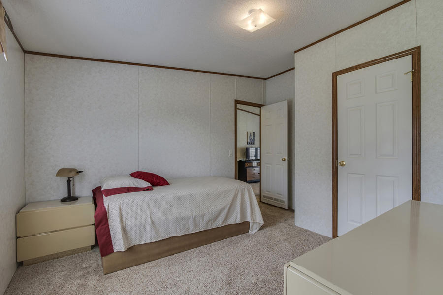 139 River Road Loudon, TN 37774 - Photo 22 of 40 22_RiverRoadWest_139_Bedroom2