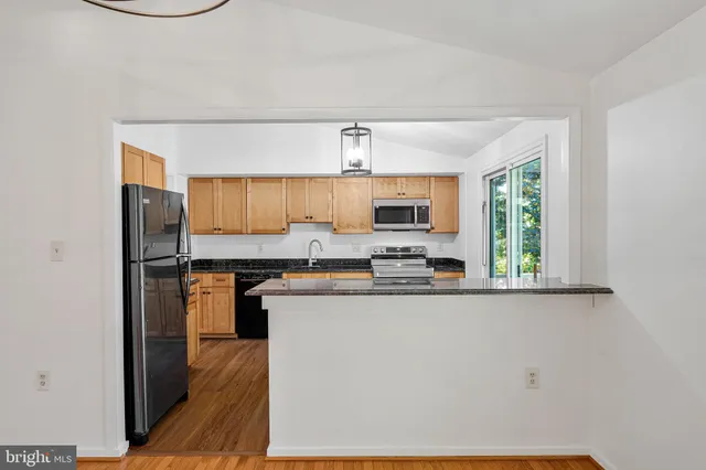 $659,900 | 1257 Magnolia Lane, Herndon, VA 20170