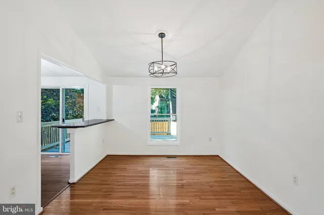 $659,900 | 1257 Magnolia Lane, Herndon, VA 20170