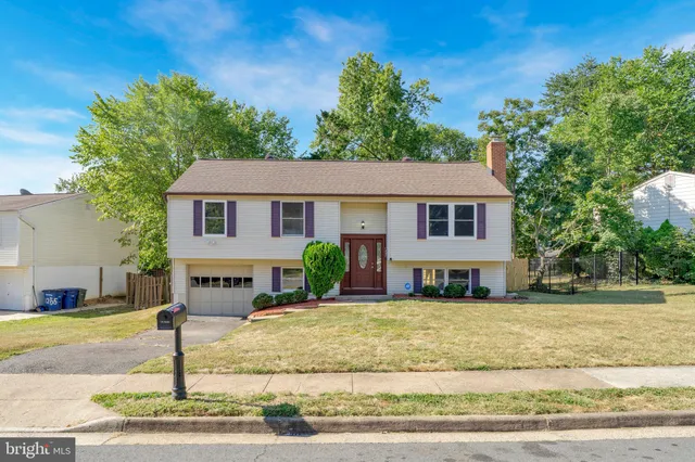 $659,900 | 1257 Magnolia Lane, Herndon, VA 20170
