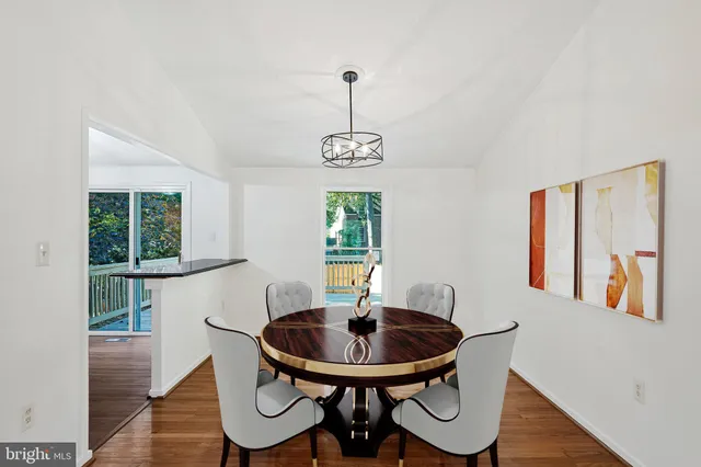 $659,900 | 1257 Magnolia Lane, Herndon, VA 20170