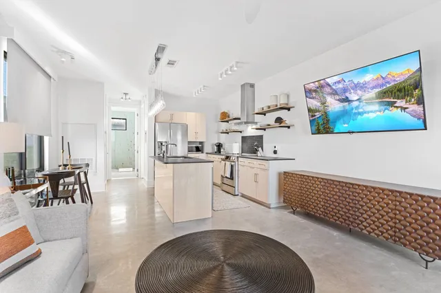 $2,050 | 510 All Saints Street, Unit 302, Tallahassee, FL 32301