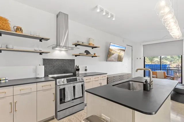 $2,050 | 510 All Saints Street, Unit 302, Tallahassee, FL 32301