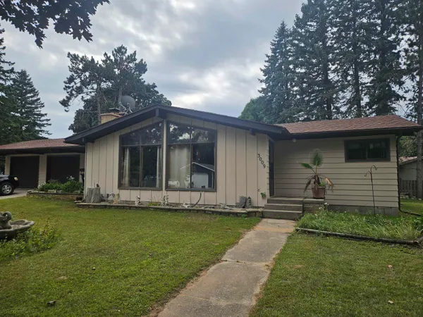 $229,500 | 3009 17th Street, Menominee, MI 49858