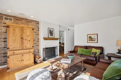 $1,250,000 | 253 Irwin Street, San Rafael, CA 94901