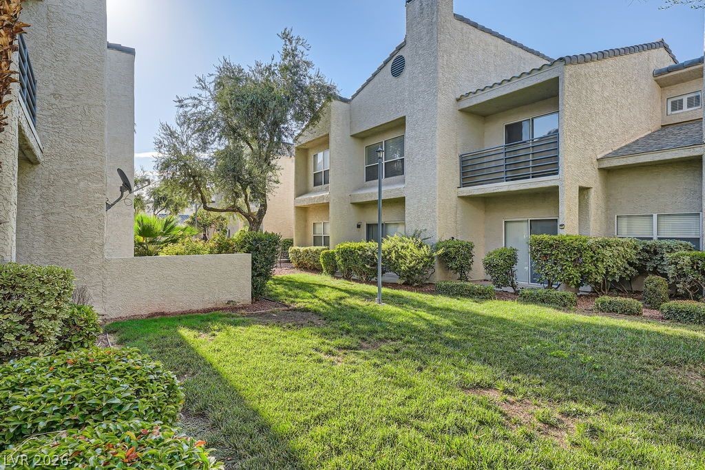 6250 West Flamingo Road, Unit 110 Las Vegas, NV 89103 - Photo 22 of 25 Greenbelt area