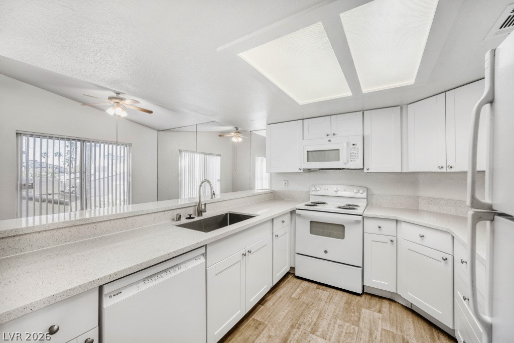 6250 West Flamingo Road, Unit 110 Las Vegas, NV 89103 - Photo 5 of 25 Quartz countertops-stainless farm sink
