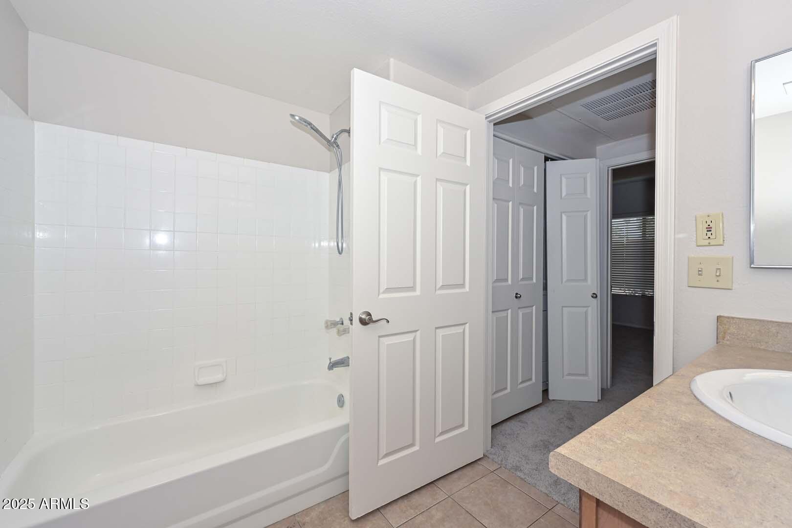 750 East Northern Avenue, Unit 1094 Phoenix, AZ 85020 - Photo 14 of 35 a bathroom with a bathtub and a shower