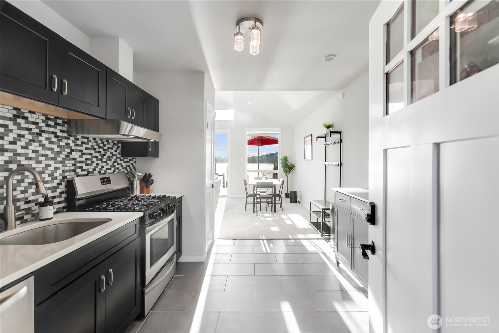 219 Shore Drive Bremerton, WA 98310 - Photo 6 of 25