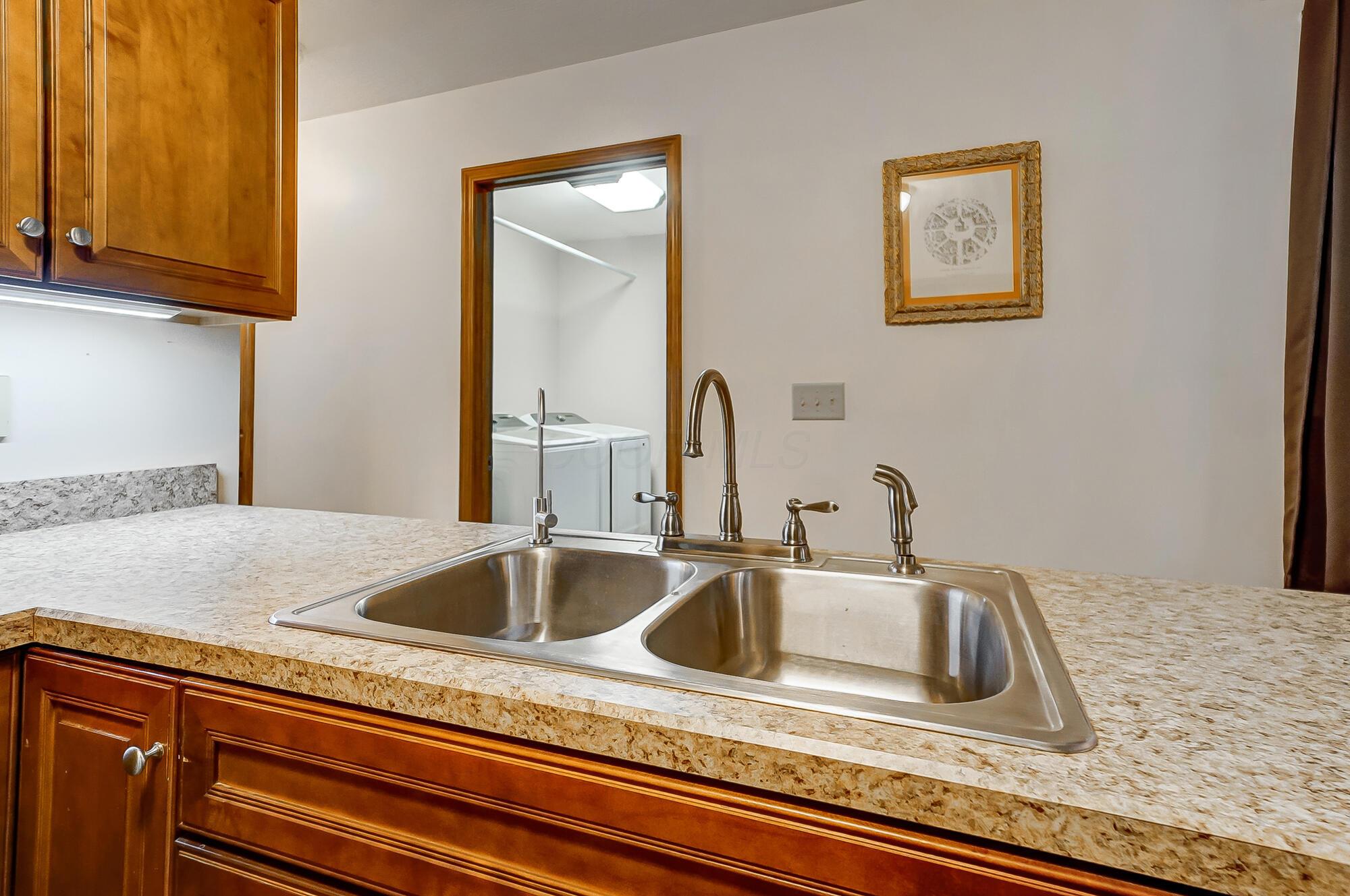 7311 Stout Road Circleville, OH 43113 - Photo 23 of 57 Kitchen in suite