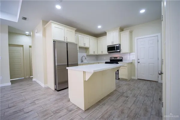$1,300 | 3086 Briggs Road, Unit B, Weslaco, TX 78596