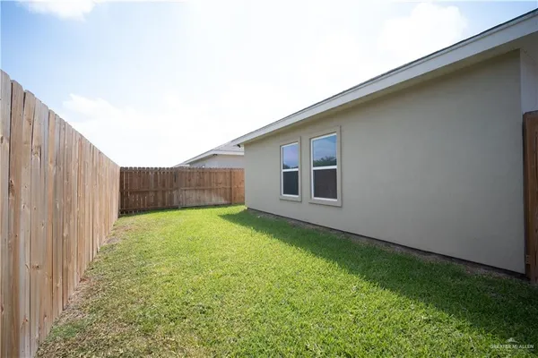 $1,300 | 3086 Briggs Road, Unit B, Weslaco, TX 78596