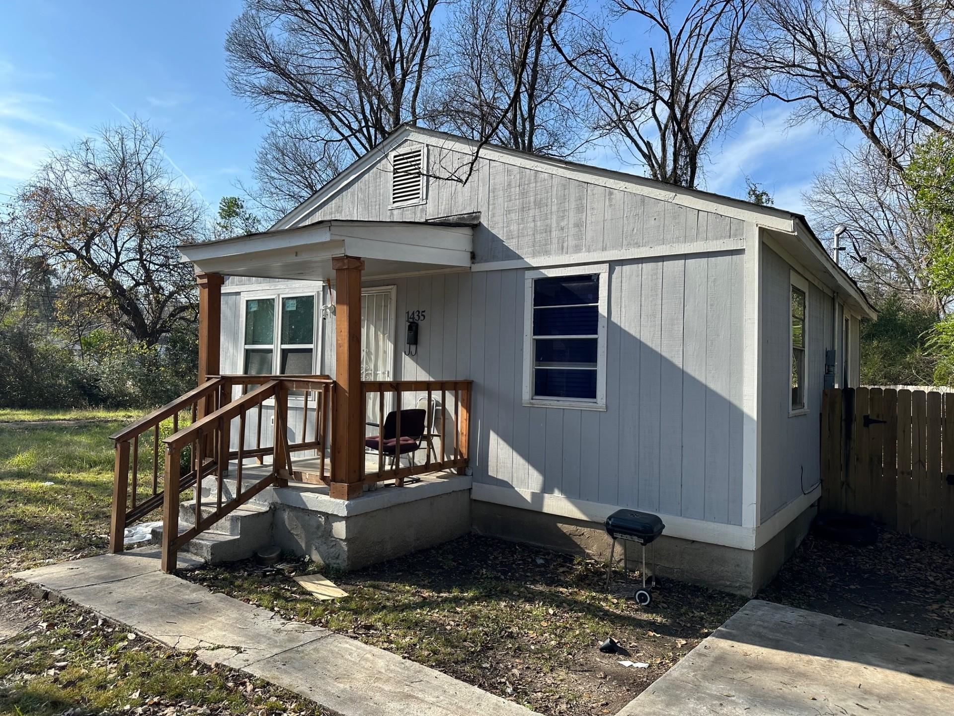 1435 Silver Street Memphis, TN 38106 - Photo 3 of 7 View of front of house