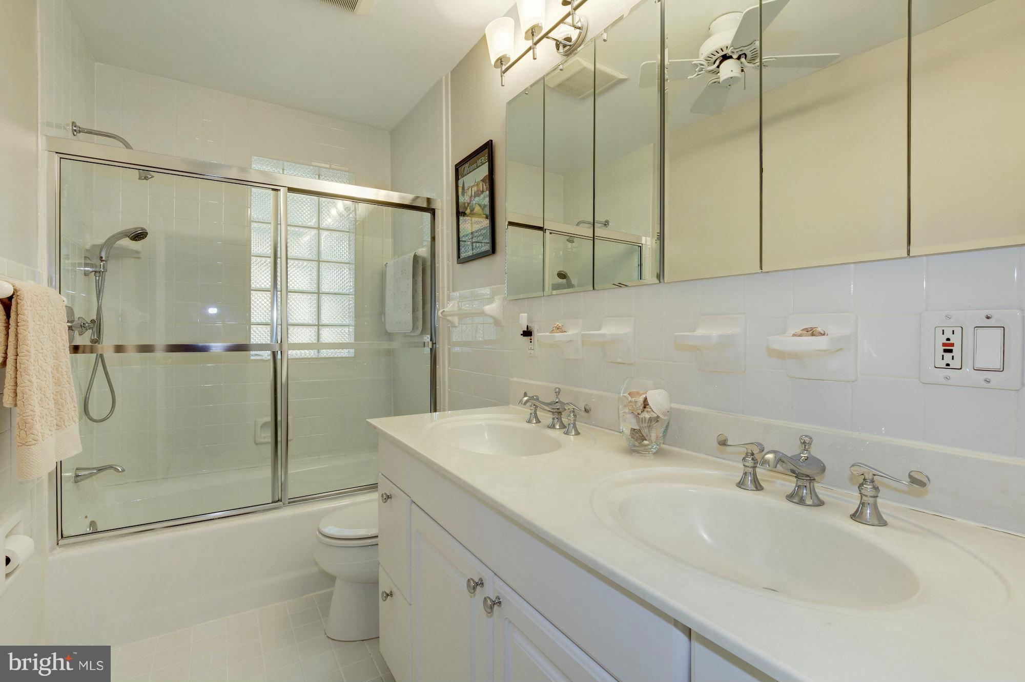 5600 Lamar Road Bethesda, MD 20816 - Photo 20 of 30 Bath in Hall - Updated!