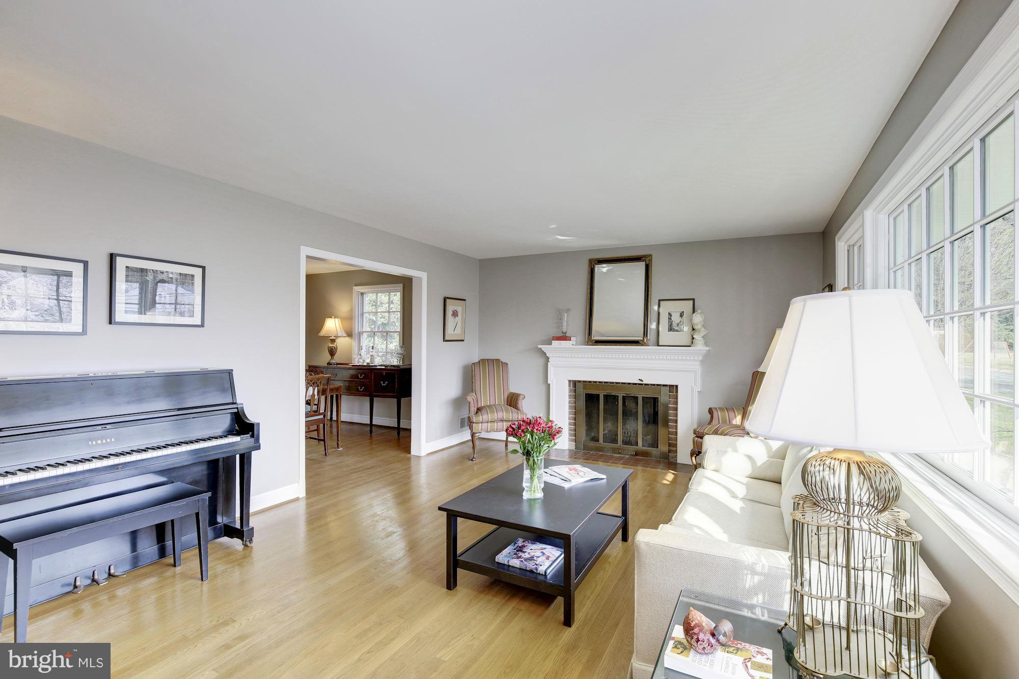 5600 Lamar Road Bethesda, MD 20816 - Photo 5 of 30 Living Room