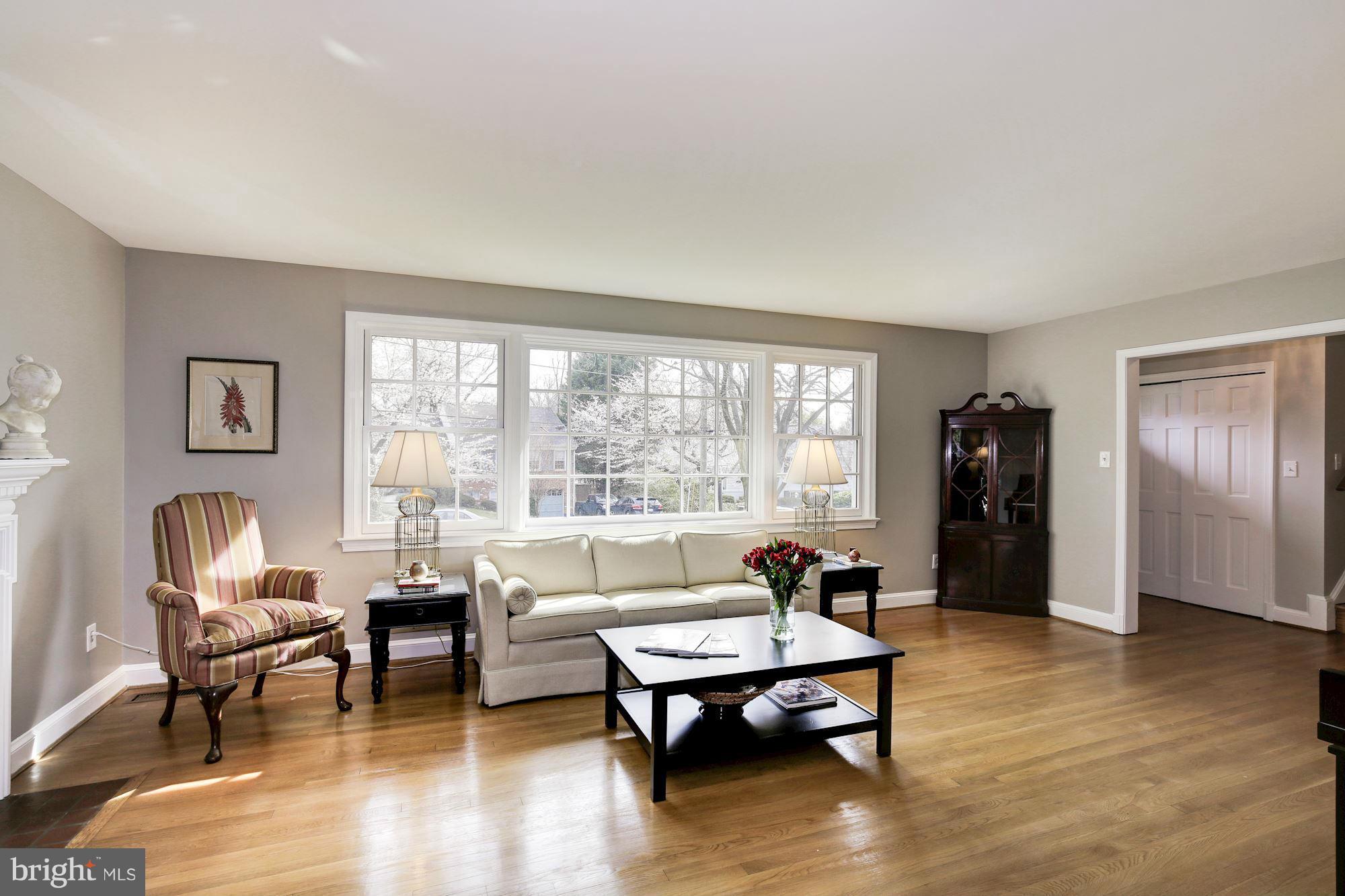 5600 Lamar Road Bethesda, MD 20816 - Photo 6 of 30 Living Room