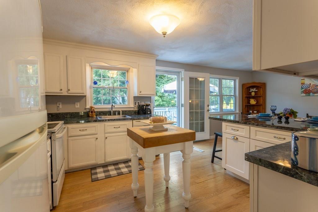 32 Simpson Road Marlborough, MA 01752 - Photo 7 of 38 Gallery Image 7