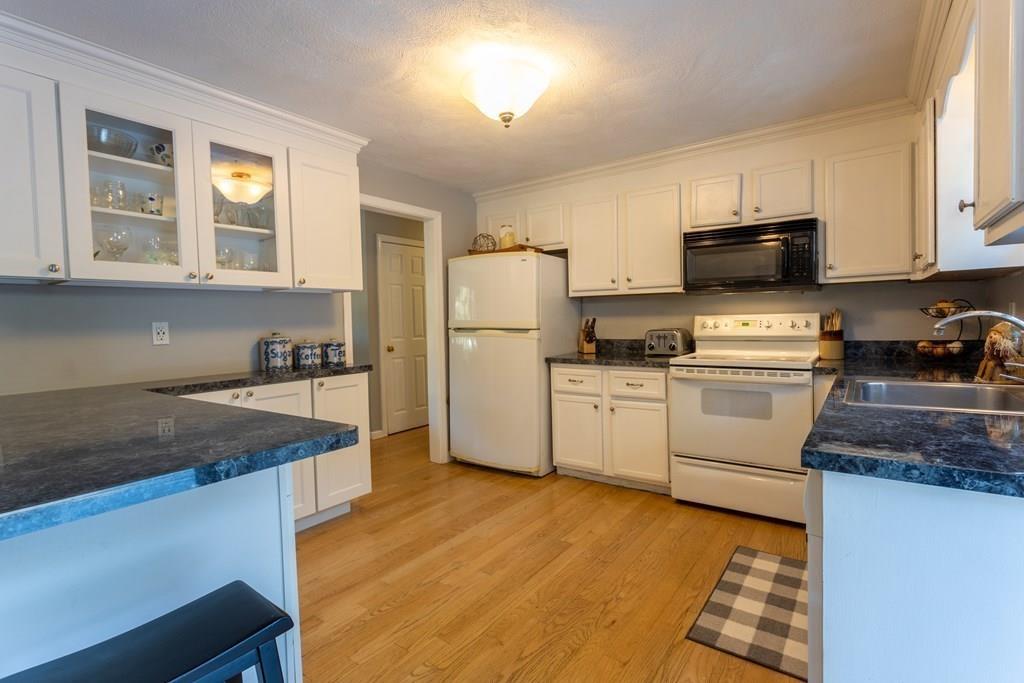 32 Simpson Road Marlborough, MA 01752 - Photo 8 of 38 Gallery Image 8