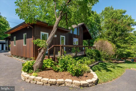 $1,900,000 | 4715 38th Street North, Arlington, VA 22207