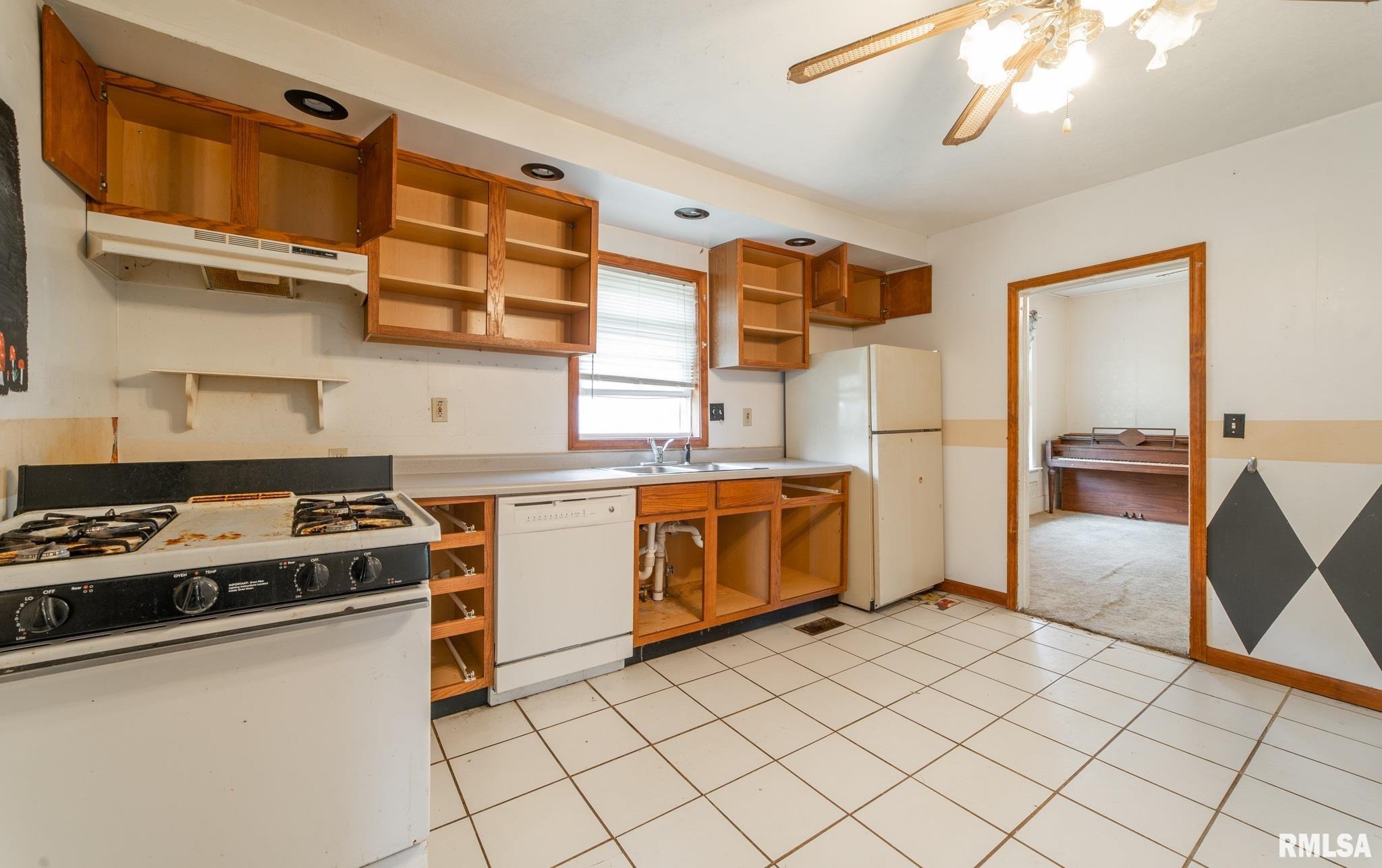 1110 North Kickapoo Street Lincoln, IL 62656 - Photo 5 of 19 Gallery Image 5