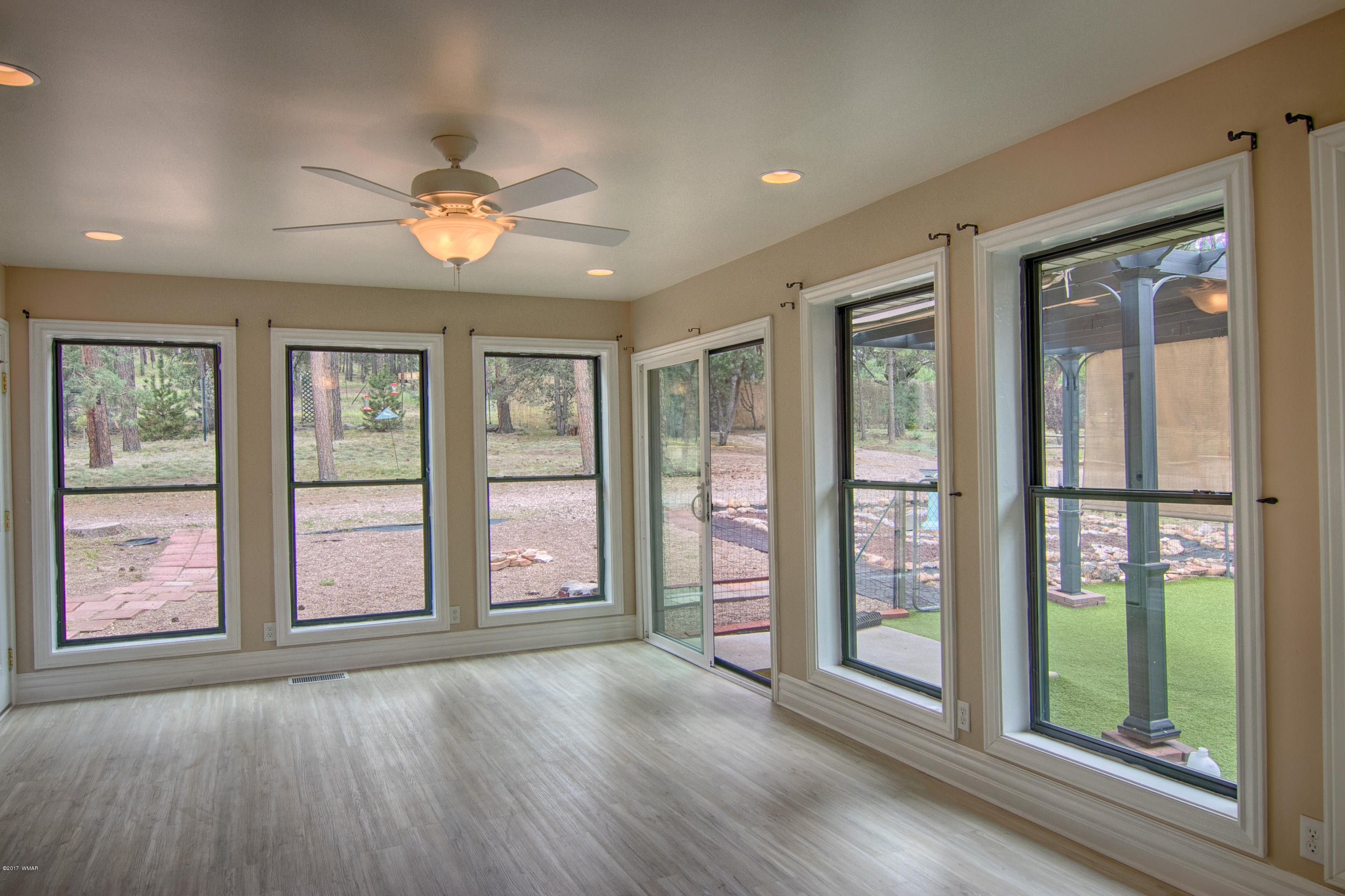 1521 Cardinal Lane Show Low, AZ 85901 - Photo 15 of 64