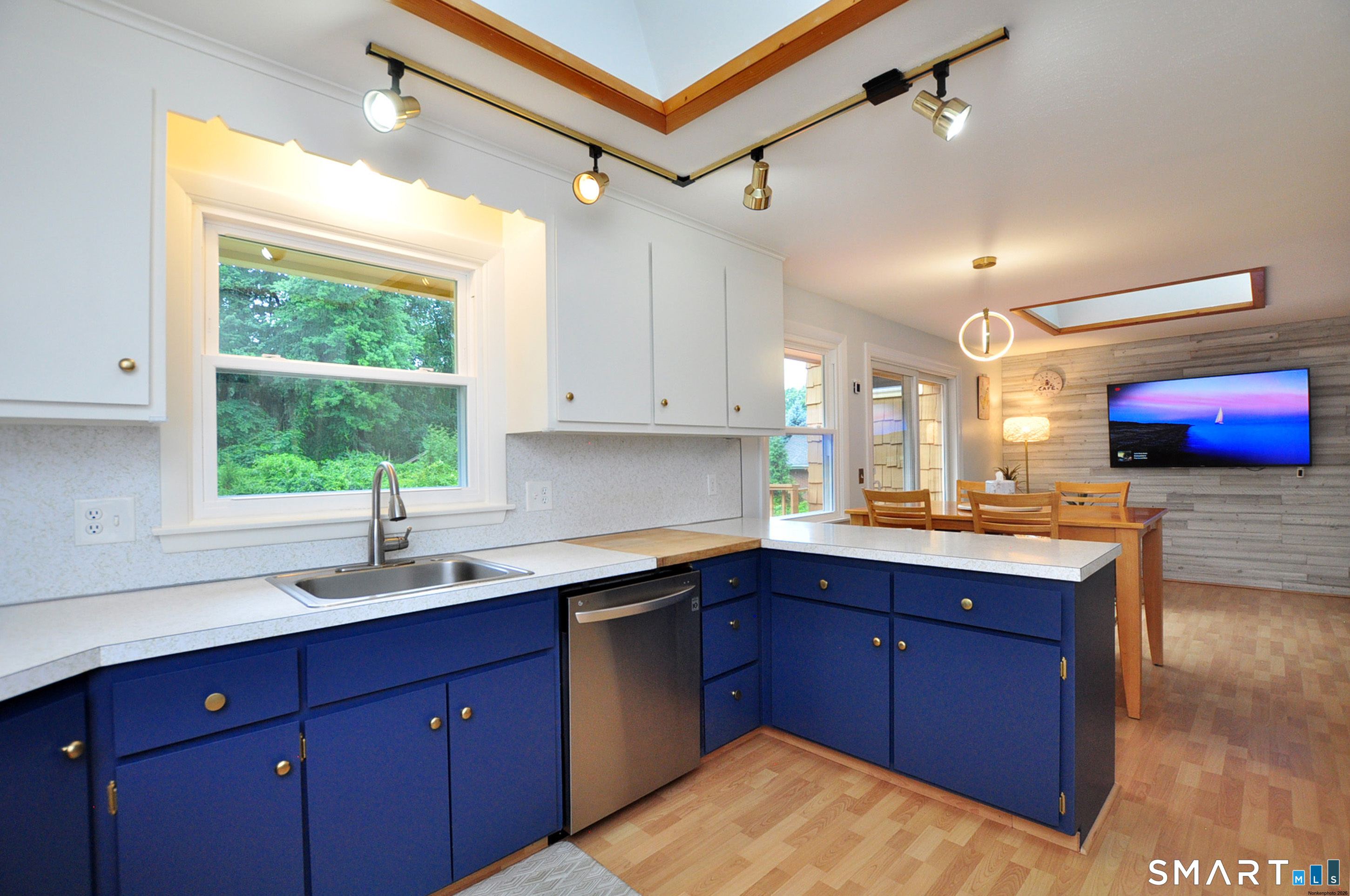 46 Butternut Road Manchester, CT 06040 - Photo 10 of 39