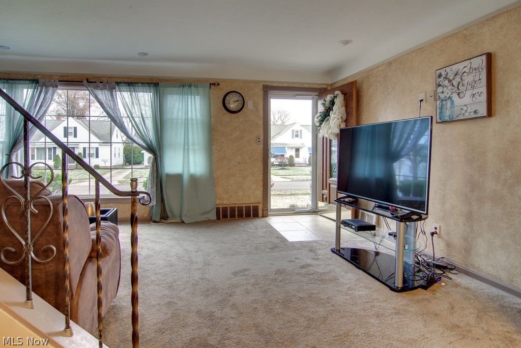 5380 Huron Road Cleveland, OH 44124 - Photo 3 of 20 Welcome home. Great room with new carpet and large picture window.
