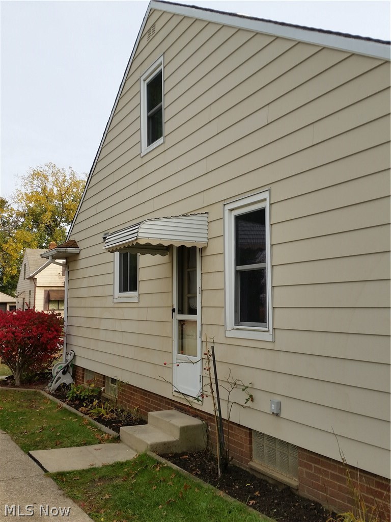 6438 Keltonshire Road Parma, OH 44129 - Photo 2 of 27