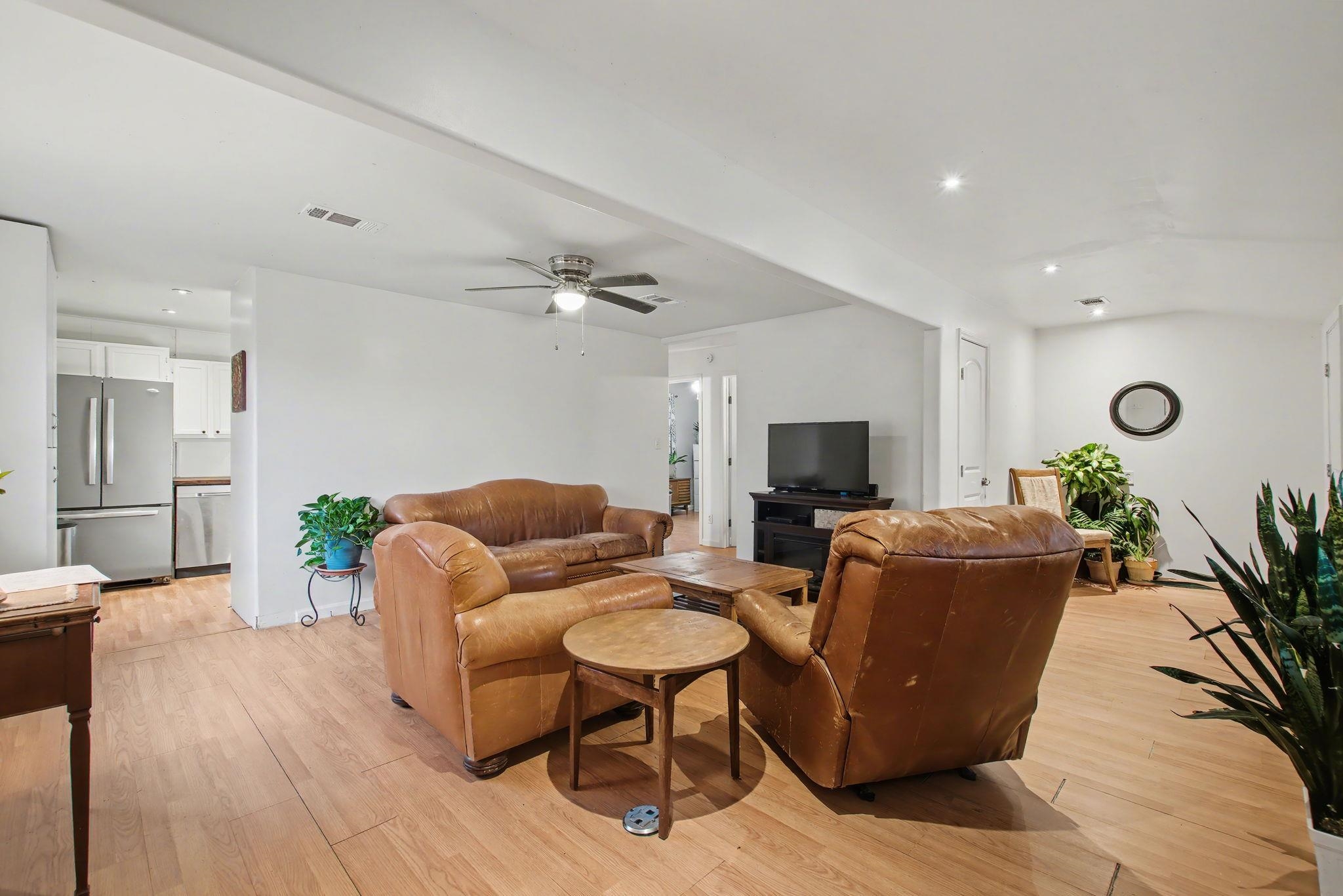 902 Prairie Creek Road Marble Falls, TX 78654 - Photo 8 of 30 a living room with furniture potted plant and a flat screen tv