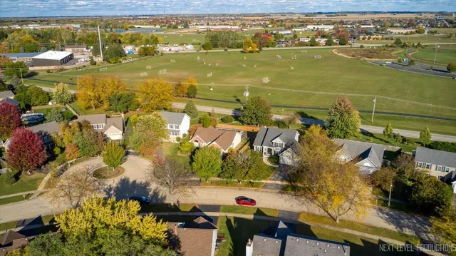 $399,900 | 616 Briarwood Lane, Oswego, IL 60543