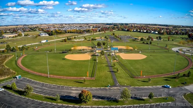 $399,900 | 616 Briarwood Lane, Oswego, IL 60543