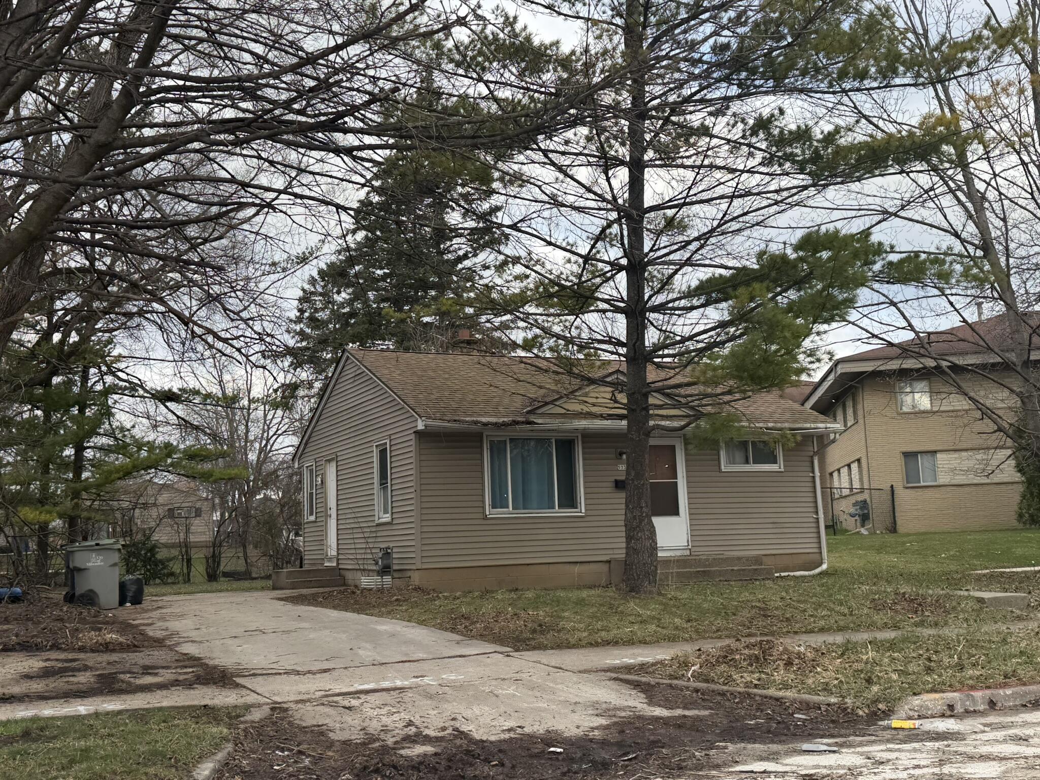 5731 North 63rd Street Milwaukee, WI 53218 - Photo 2 of 3 IMG_1845