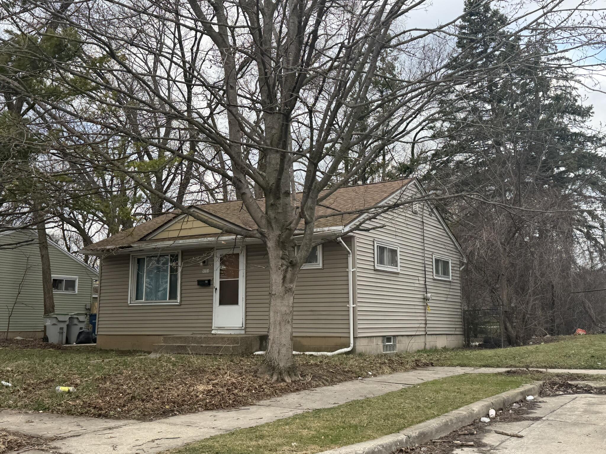 5731 North 63rd Street Milwaukee, WI 53218 - Photo 3 of 3 IMG_1847