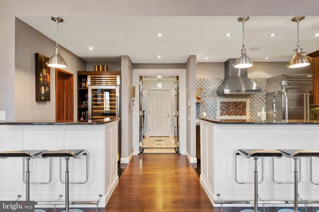 $2,100,000 | 1600 Arch Street, Unit 1917, Philadelphia, PA 19103