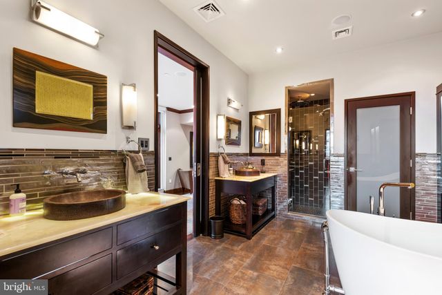 $2,100,000 | 1600 Arch Street, Unit 1917, Philadelphia, PA 19103