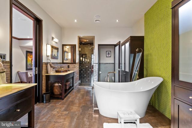 $2,100,000 | 1600 Arch Street, Unit 1917, Philadelphia, PA 19103