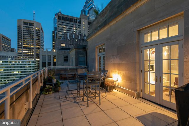$2,100,000 | 1600 Arch Street, Unit 1917, Philadelphia, PA 19103