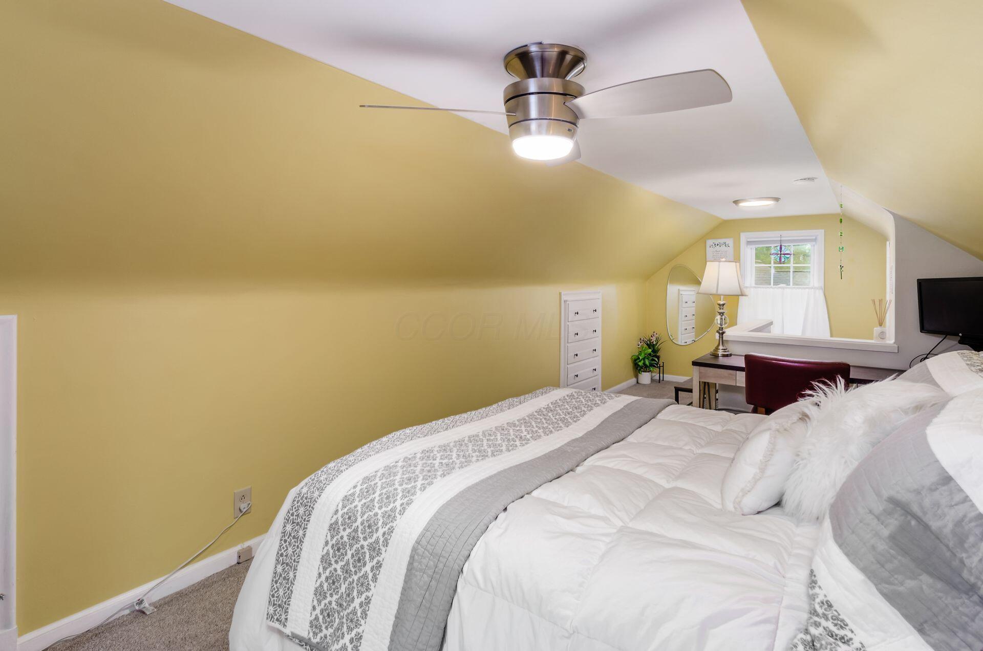 184 Fenway Road Columbus, OH 43214 - Photo 26 of 40 2nd floor bedroom 3