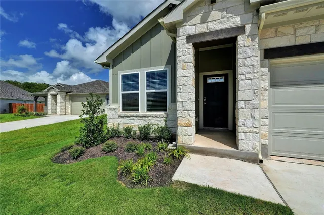 $2,495 | 143 Short Toed Swoop, Cedar Creek, TX 78612