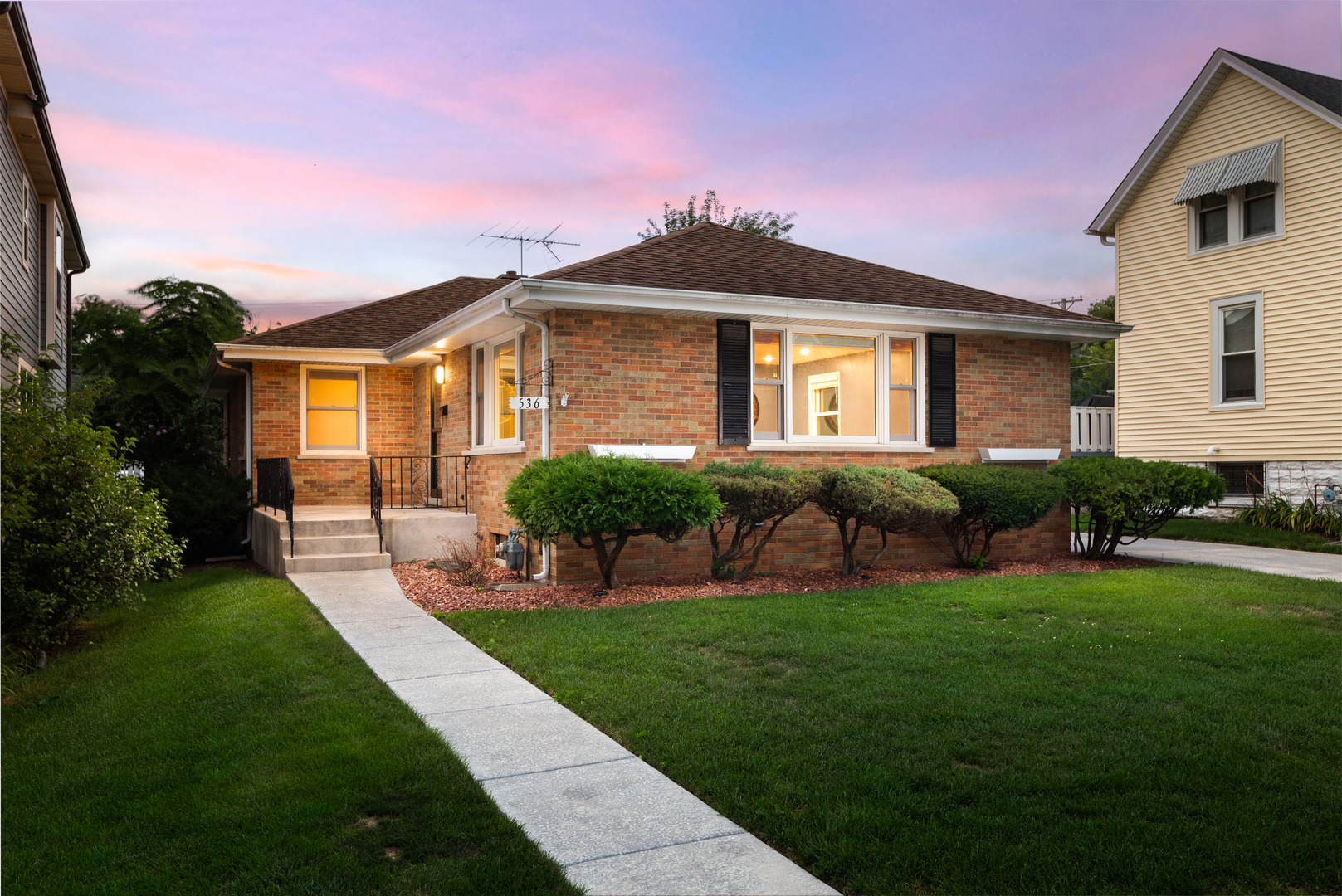 536 Prairie Avenue Downers Grove, IL 60515 - Photo 1 of 33 a front view of a house with a yard