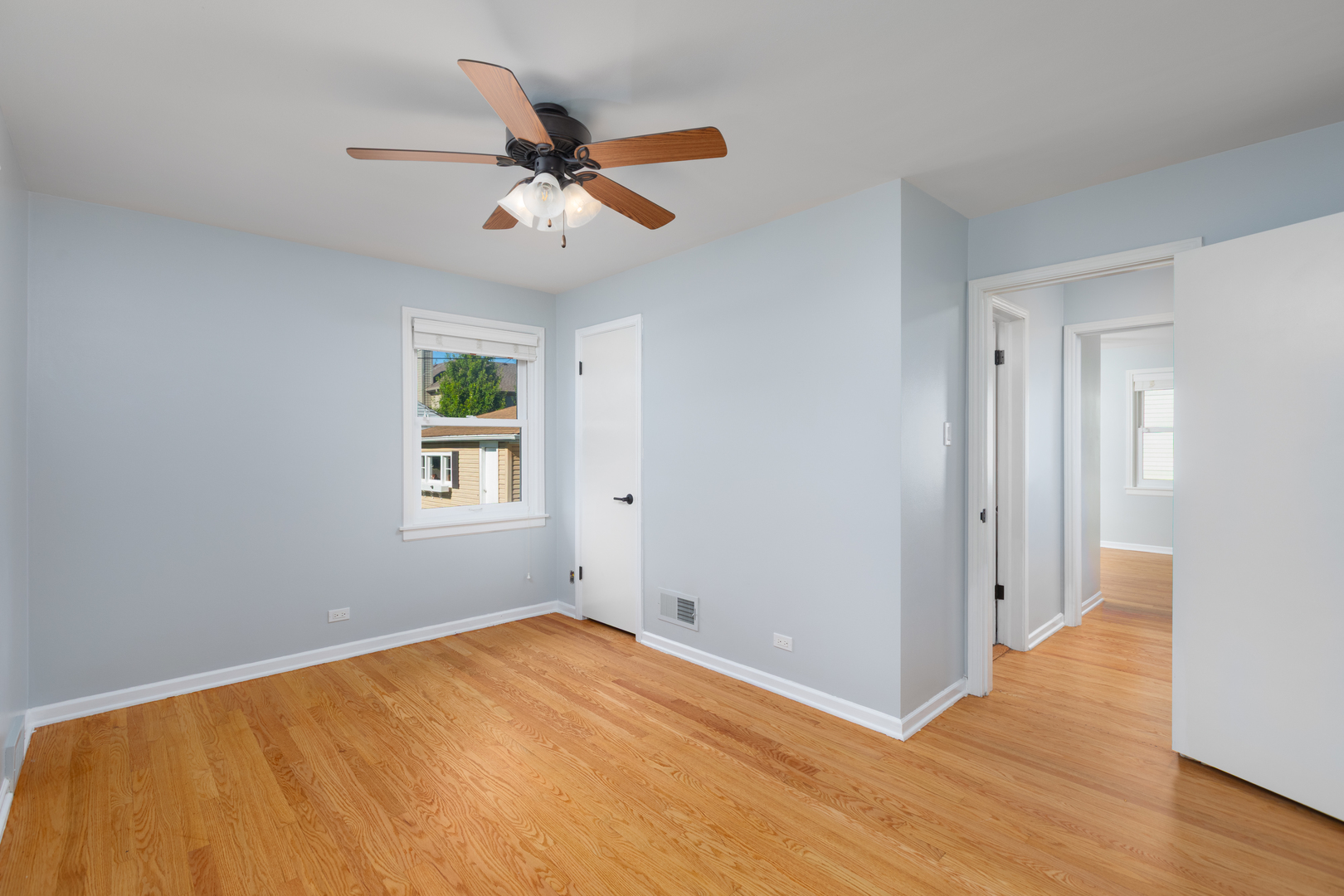 536 Prairie Avenue Downers Grove, IL 60515 - Photo 17 of 33 a view of a big room with wooden floor and windows