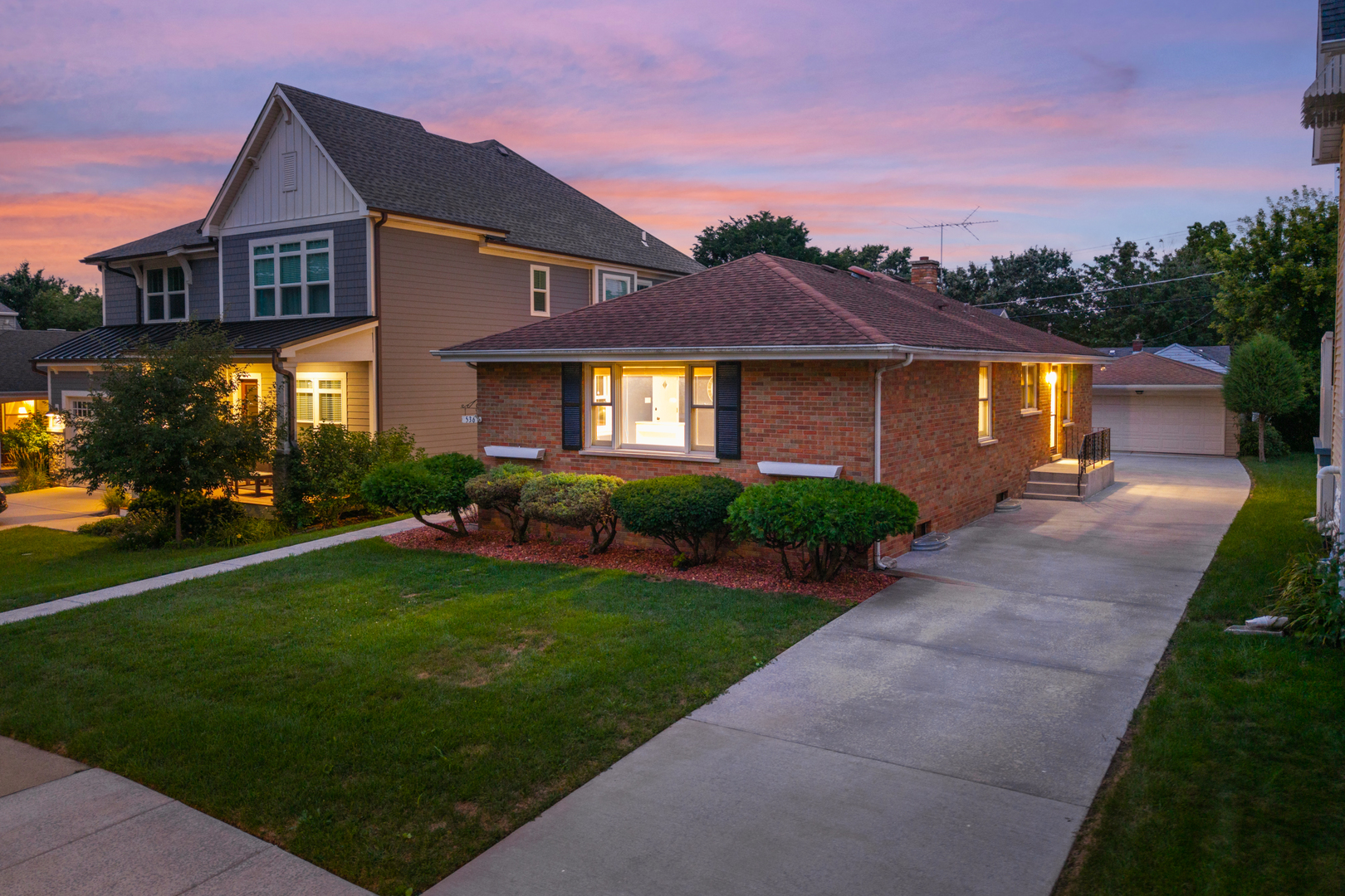 536 Prairie Avenue Downers Grove, IL 60515 - Photo 2 of 33 a front view of a house with a yard and green space