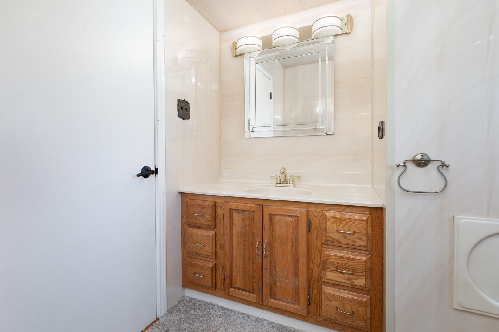 536 Prairie Avenue Downers Grove, IL 60515 - Photo 21 of 33 a bathroom with a sink a toilet and shower