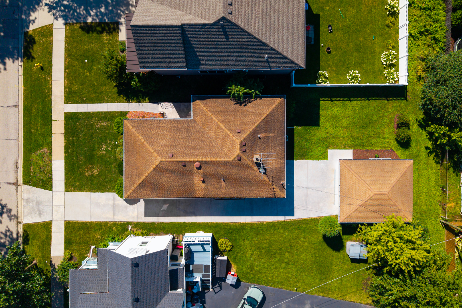 536 Prairie Avenue Downers Grove, IL 60515 - Photo 29 of 33 an aerial view of a house with a garden